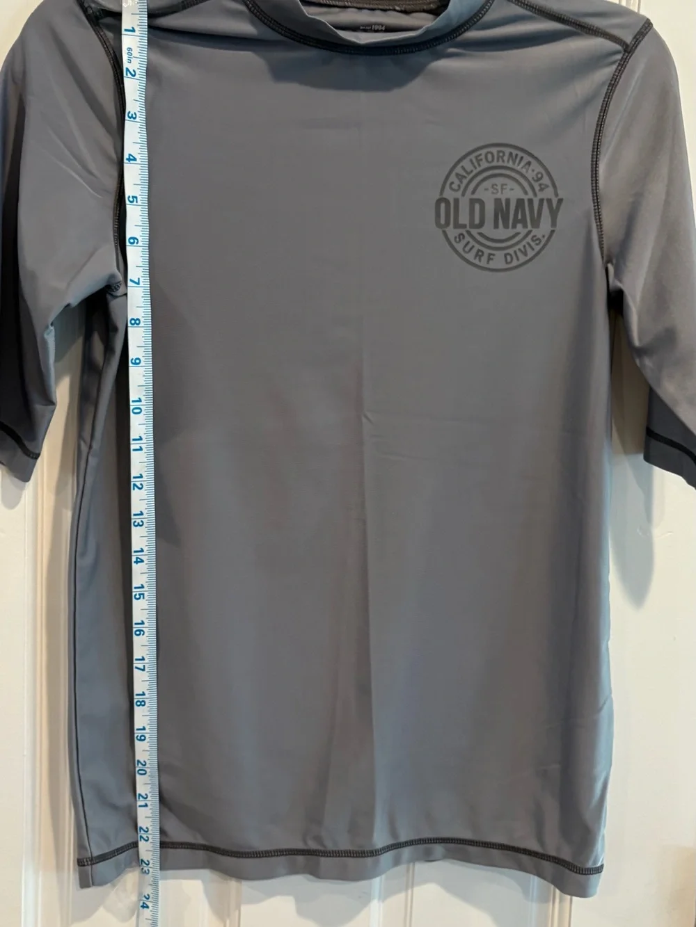 Old Navy Boys Gray Short-Sleeve Rash Guard. Size XL (14-16)